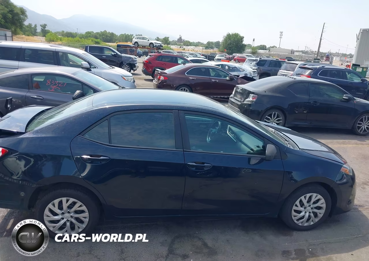 2018 Toyota Corolla Le VIN:2T1BURHE2JC978511 - 14