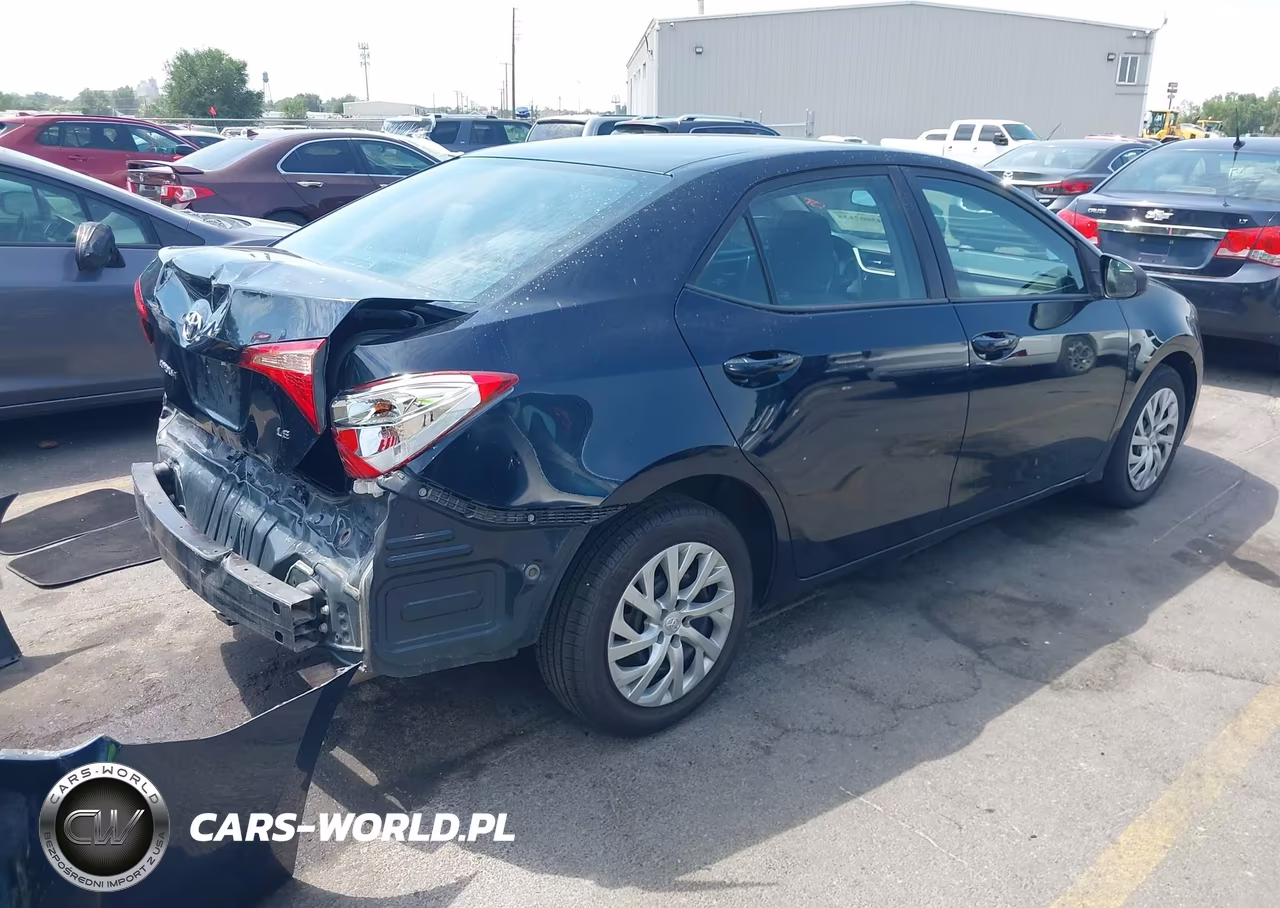 2018 Toyota Corolla Le VIN:2T1BURHE2JC978511 - 4