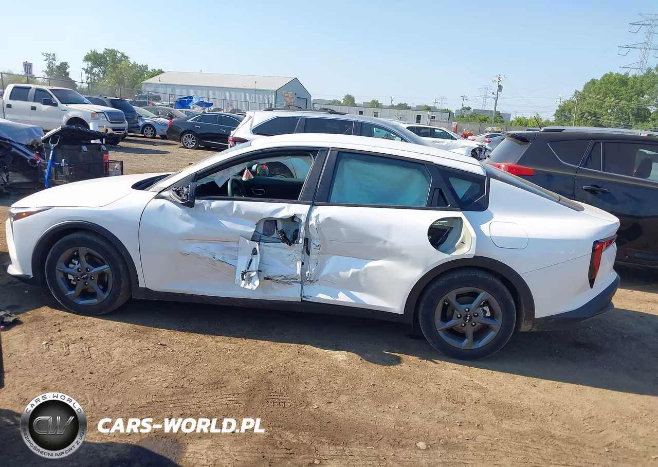 2025 Kia K4 Lxs VIN:3KPFT4DE3SE030604 - 14