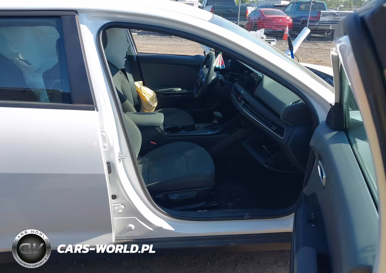 2025 Kia K4 Lxs VIN:3KPFT4DE3SE030604 - 5