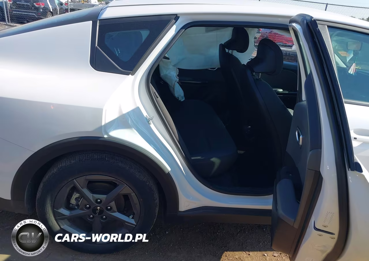 2025 Kia K4 Lxs VIN:3KPFT4DE3SE030604 - 8