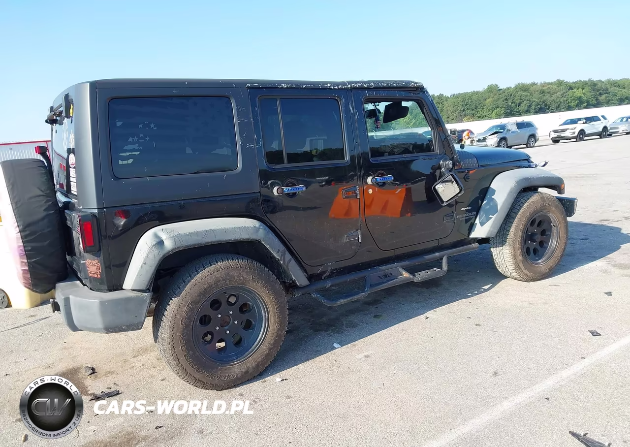 2014 Jeep Wrangler Unlimited Sport VIN:1C4BJWDG1EL177565 - 4