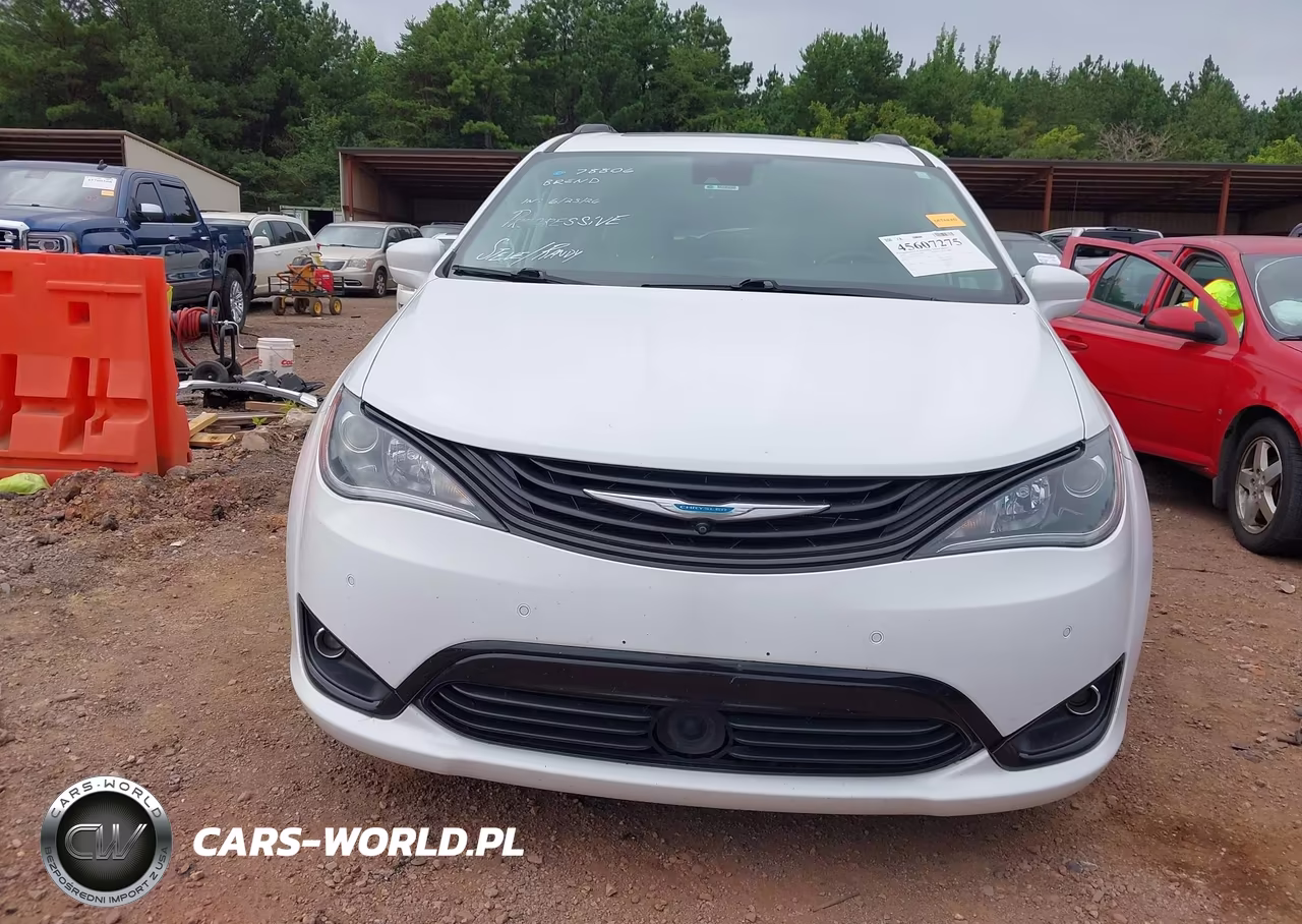 2018 Chrysler Pacifica Hybrid Limited VIN:2C4RC1N76JR356972 - 13