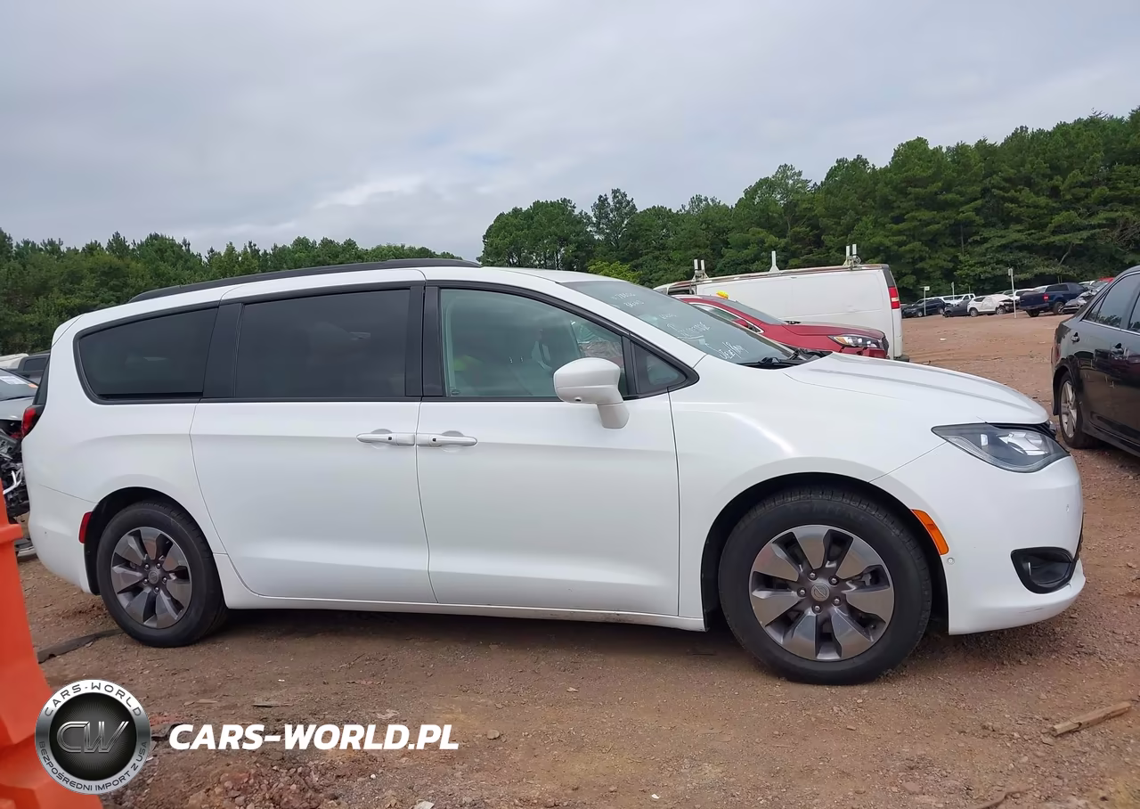2018 Chrysler Pacifica Hybrid Limited VIN:2C4RC1N76JR356972 - 14