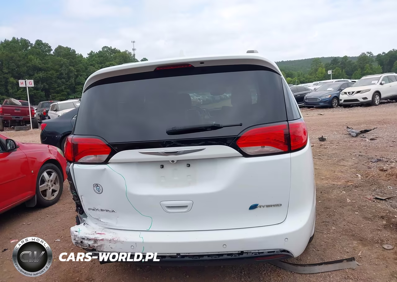 2018 Chrysler Pacifica Hybrid Limited VIN:2C4RC1N76JR356972 - 17