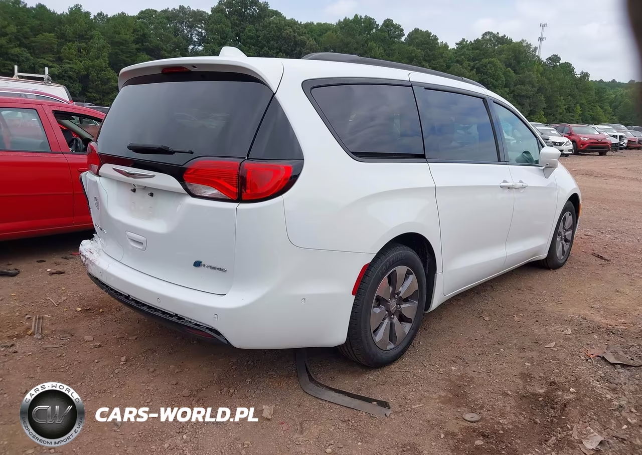 2018 Chrysler Pacifica Hybrid Limited VIN:2C4RC1N76JR356972 - 4