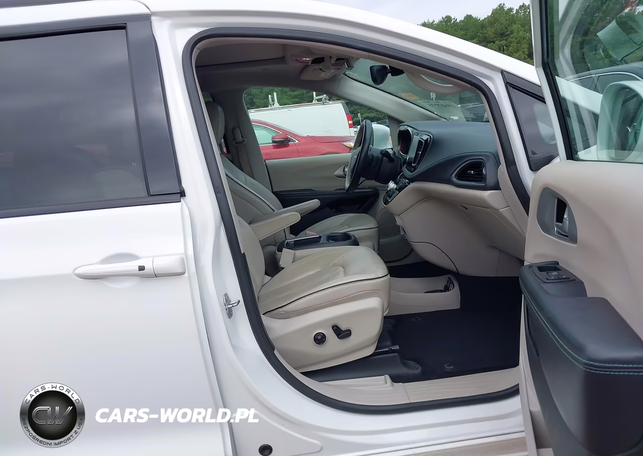 2018 Chrysler Pacifica Hybrid Limited VIN:2C4RC1N76JR356972 - 5