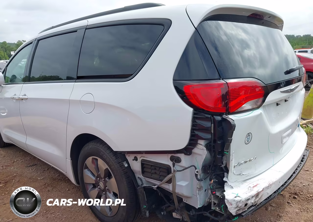 2018 Chrysler Pacifica Hybrid Limited VIN:2C4RC1N76JR356972 - 6