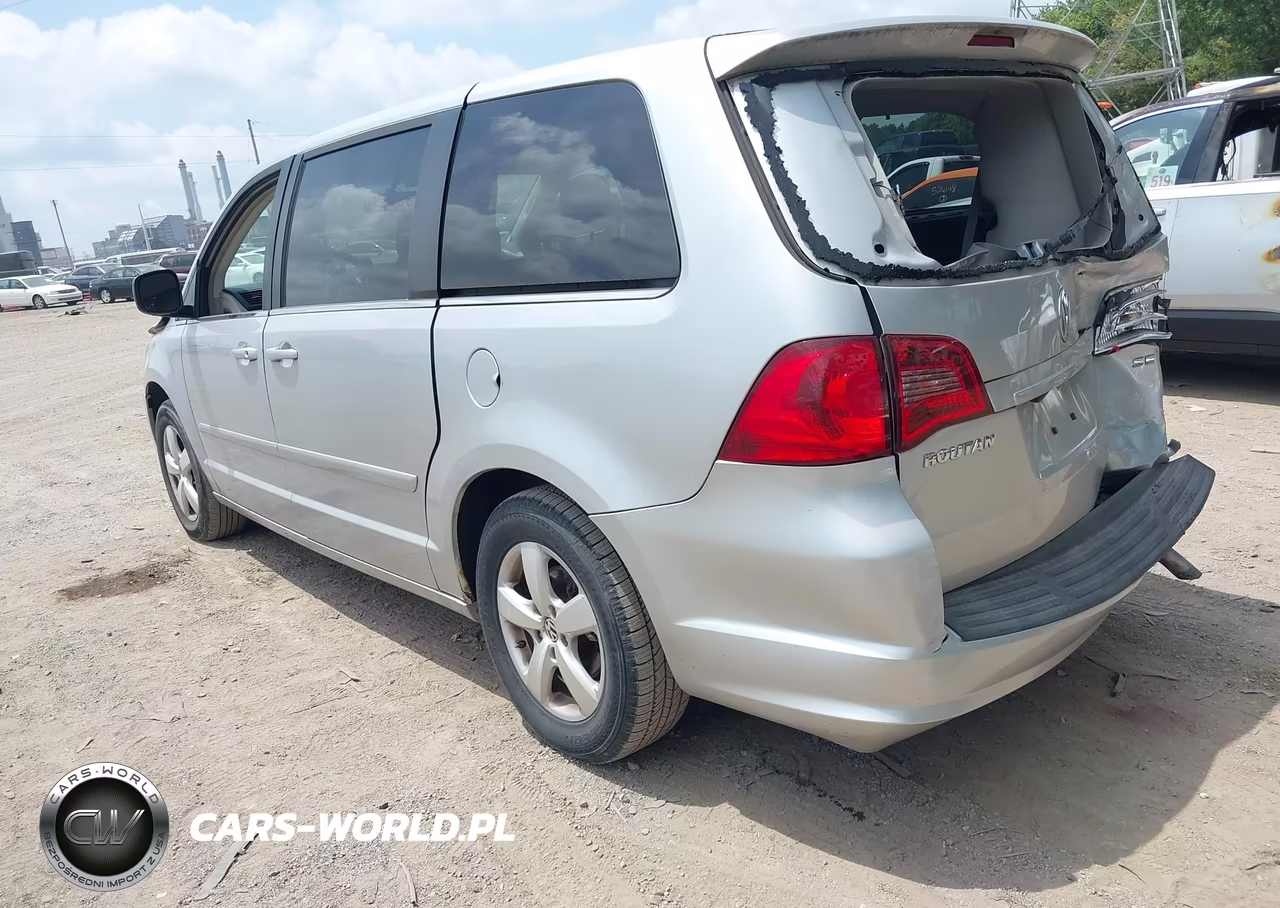 2010 Volkswagen Routan Se VIN:2V4RW3D12AR424111 - 3