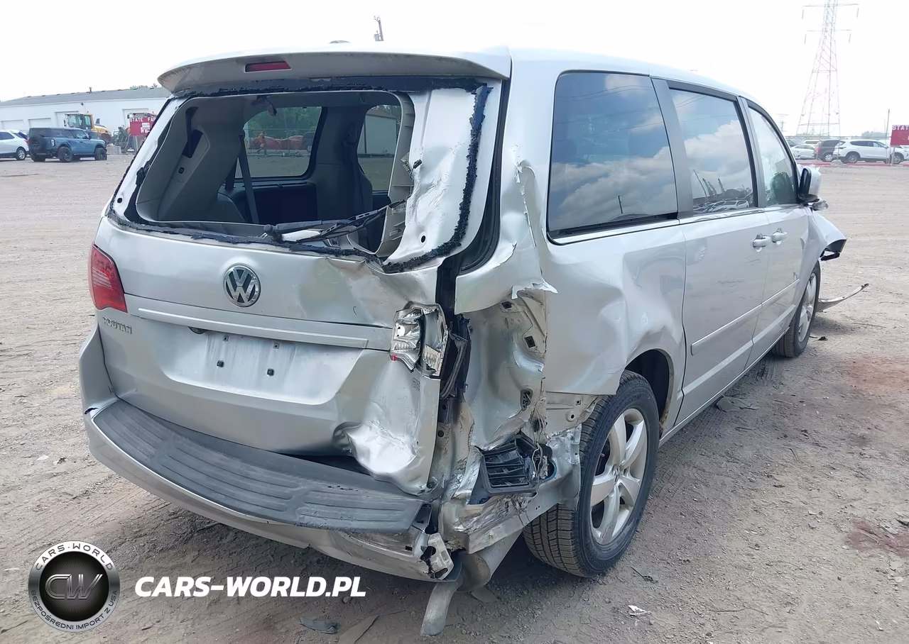 2010 Volkswagen Routan Se VIN:2V4RW3D12AR424111 - 4