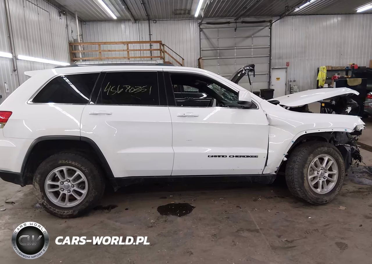 2018 Jeep Grand Cherokee Laredo E 4X4 VIN:1C4RJFAG3JC432262 - 14