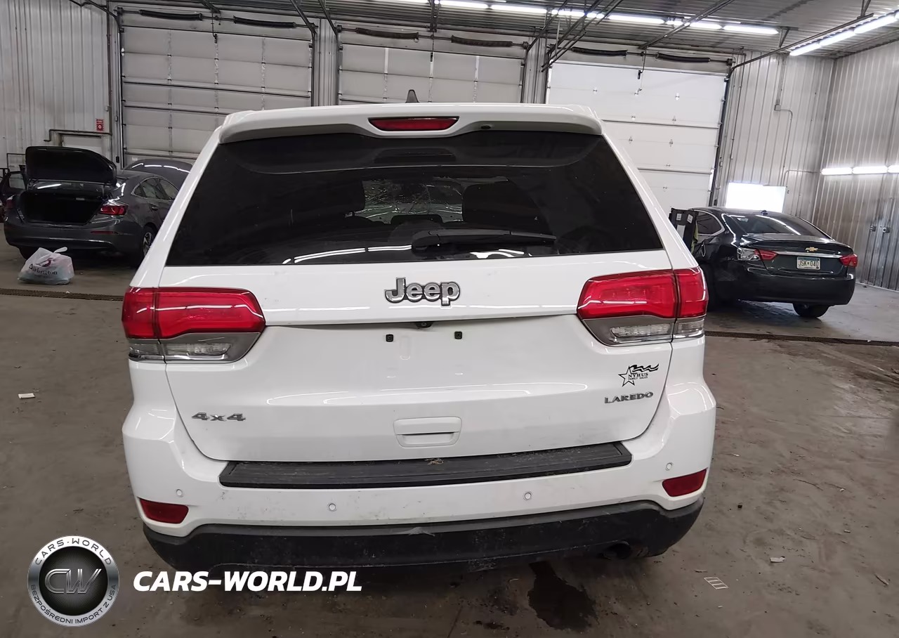 2018 Jeep Grand Cherokee Laredo E 4X4 VIN:1C4RJFAG3JC432262 - 17