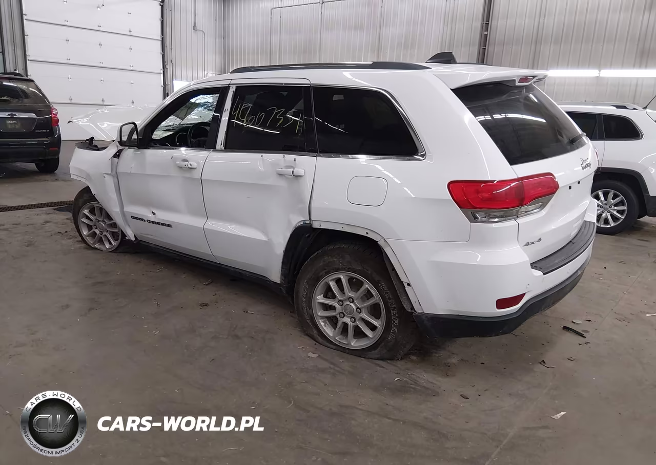 2018 Jeep Grand Cherokee Laredo E 4X4 VIN:1C4RJFAG3JC432262 - 3