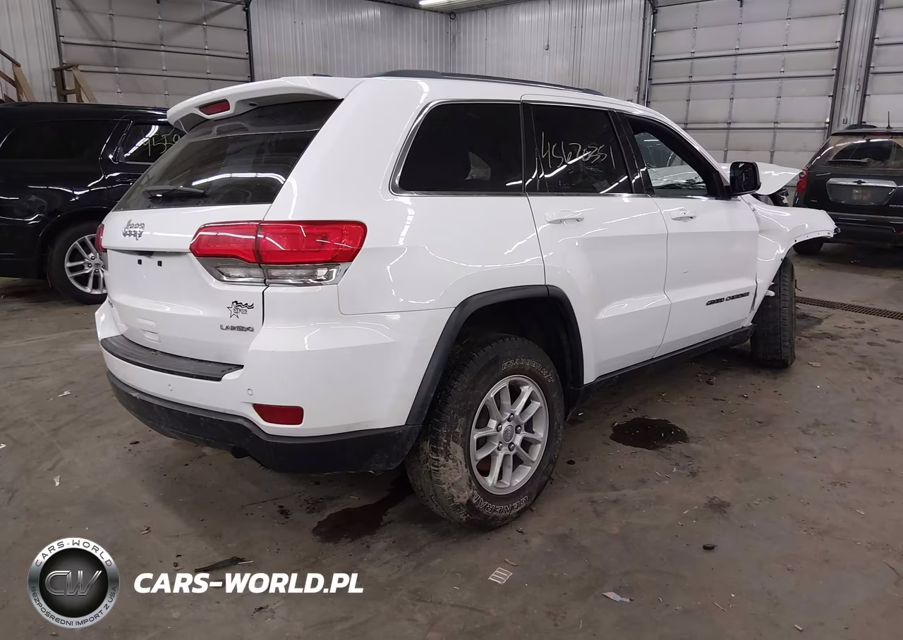 2018 Jeep Grand Cherokee Laredo E 4X4 VIN:1C4RJFAG3JC432262 - 4
