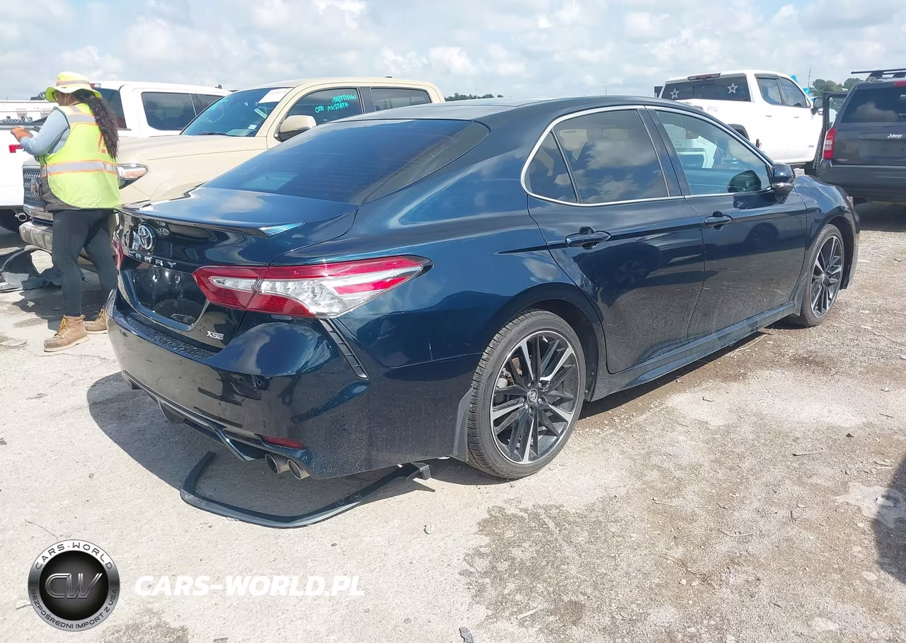 2018 Toyota Camry Xse VIN:4T1B61HK0JU599085 - 4