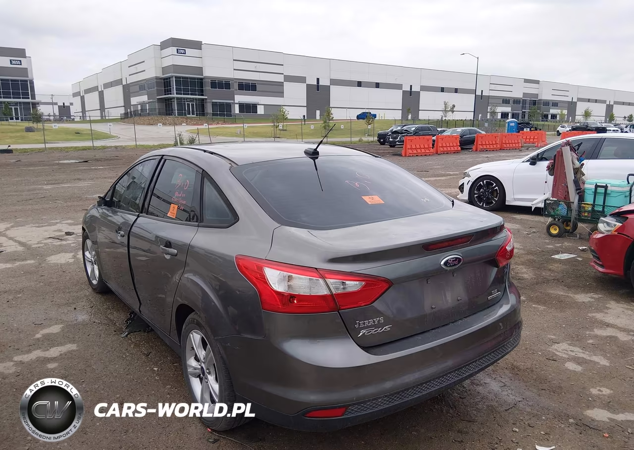 2014 Ford Focus Se VIN:1FADP3F23EL266258 - 3