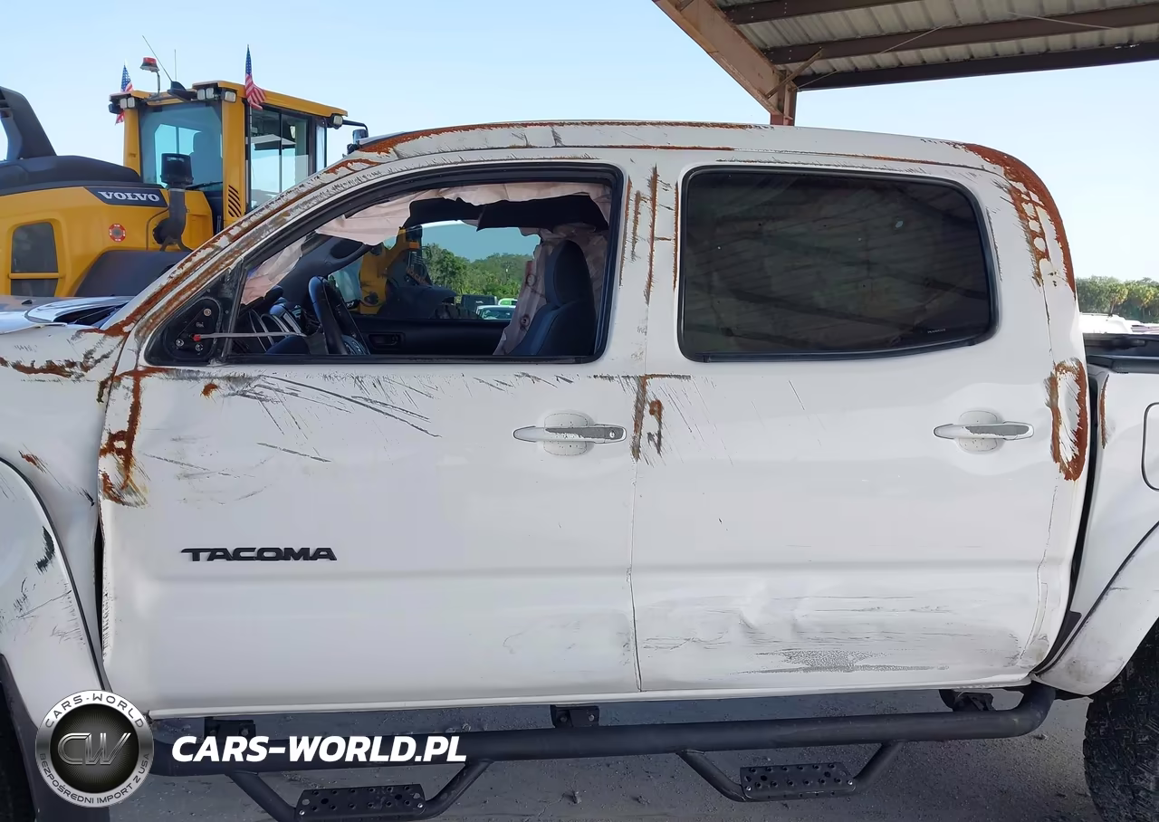 2014 Toyota Tacoma Base V6 VIN:3TMLU4EN6EM162216 - 17