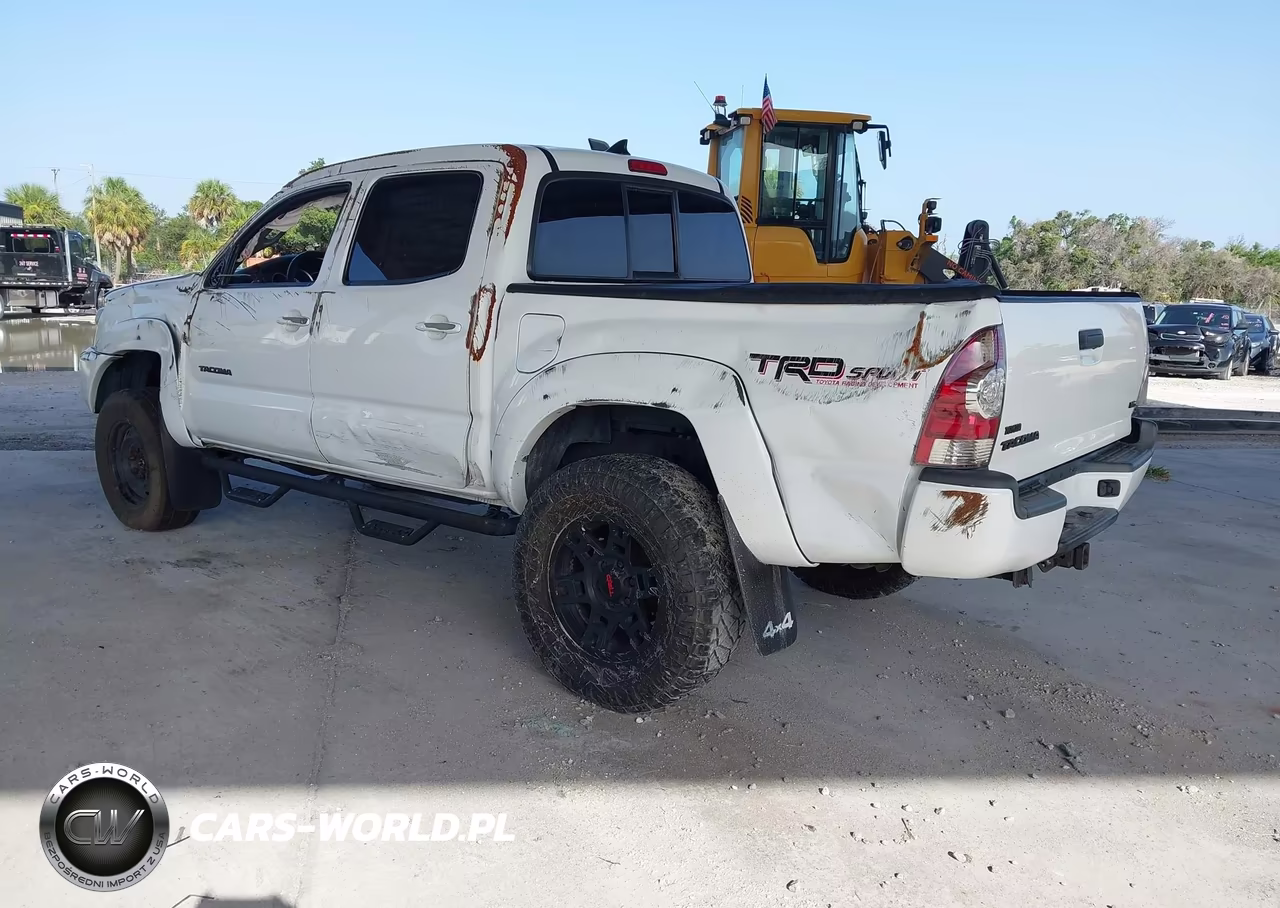 2014 Toyota Tacoma Base V6 VIN:3TMLU4EN6EM162216 - 3