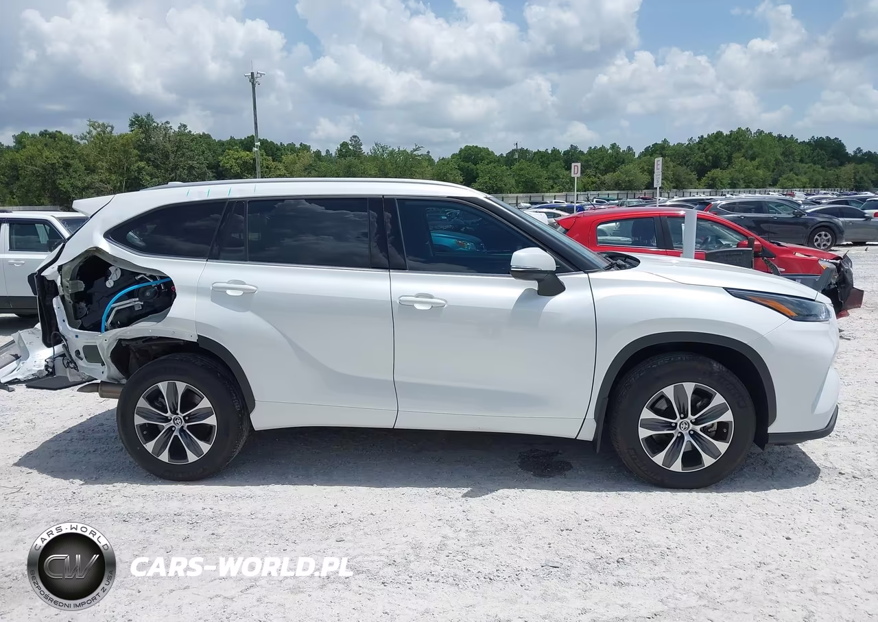 2022 Toyota Highlander Xle VIN:5TDGZRBH9NS581059 - 14