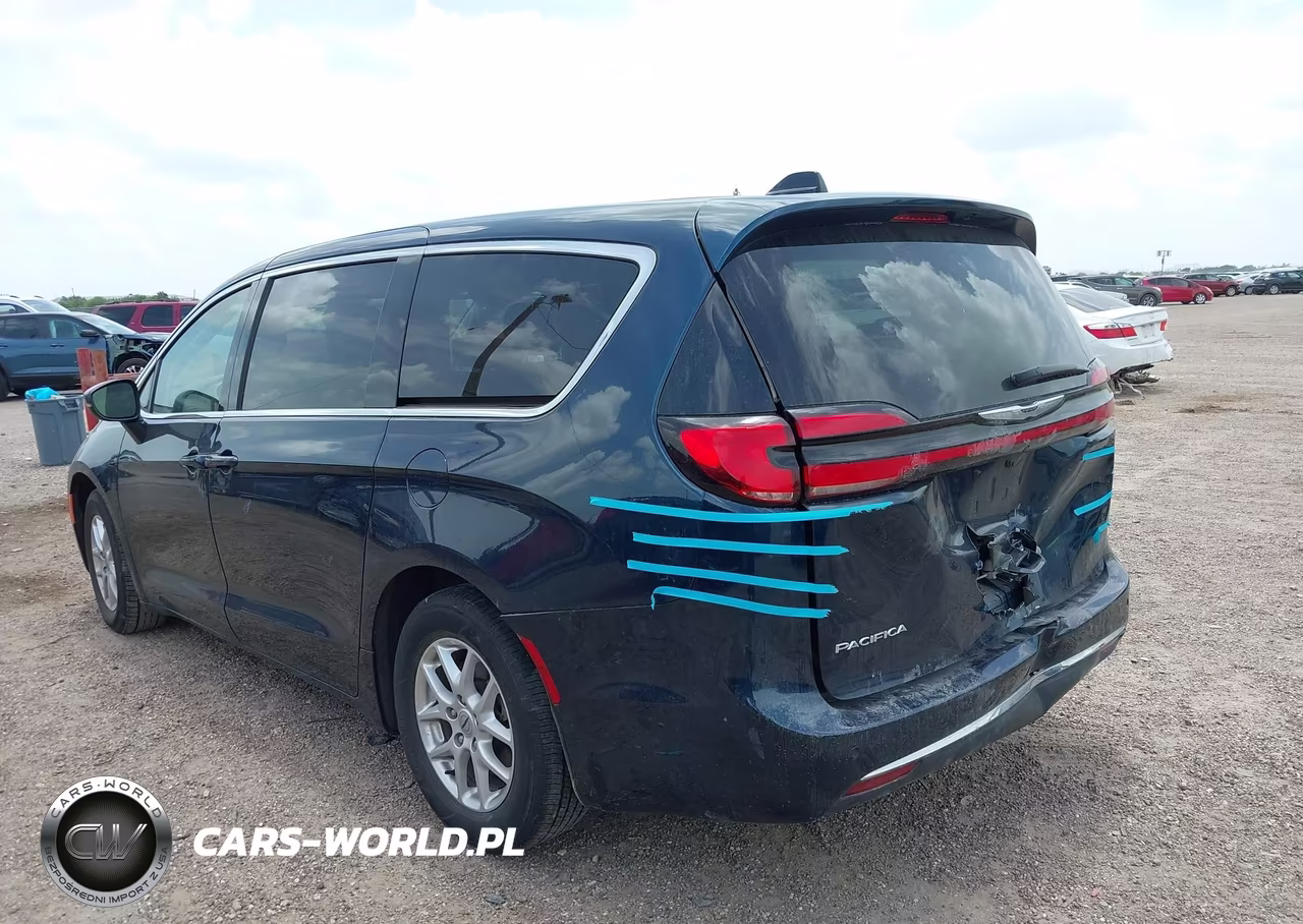 2023 Chrysler Pacifica Touring L VIN:2C4RC1BG2PR627989 - 3