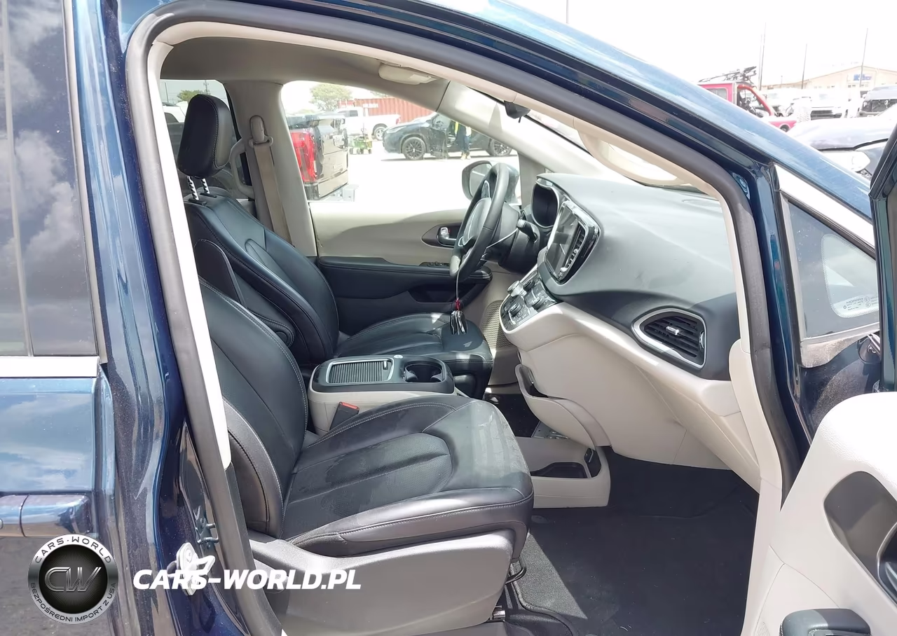 2023 Chrysler Pacifica Touring L VIN:2C4RC1BG2PR627989 - 5