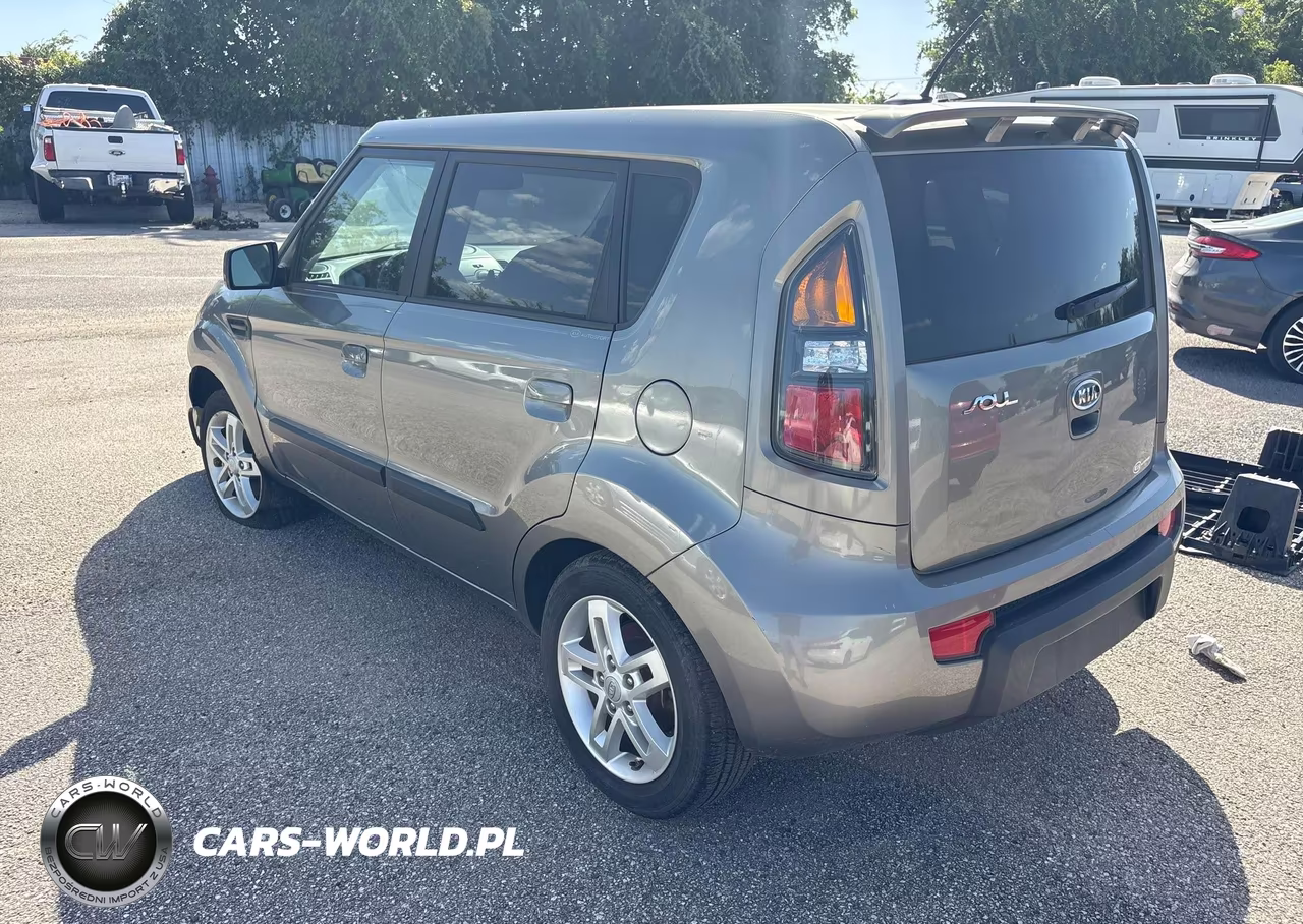 2010 Kia Soul + VIN:KNDJT2A21A7163708 - 3