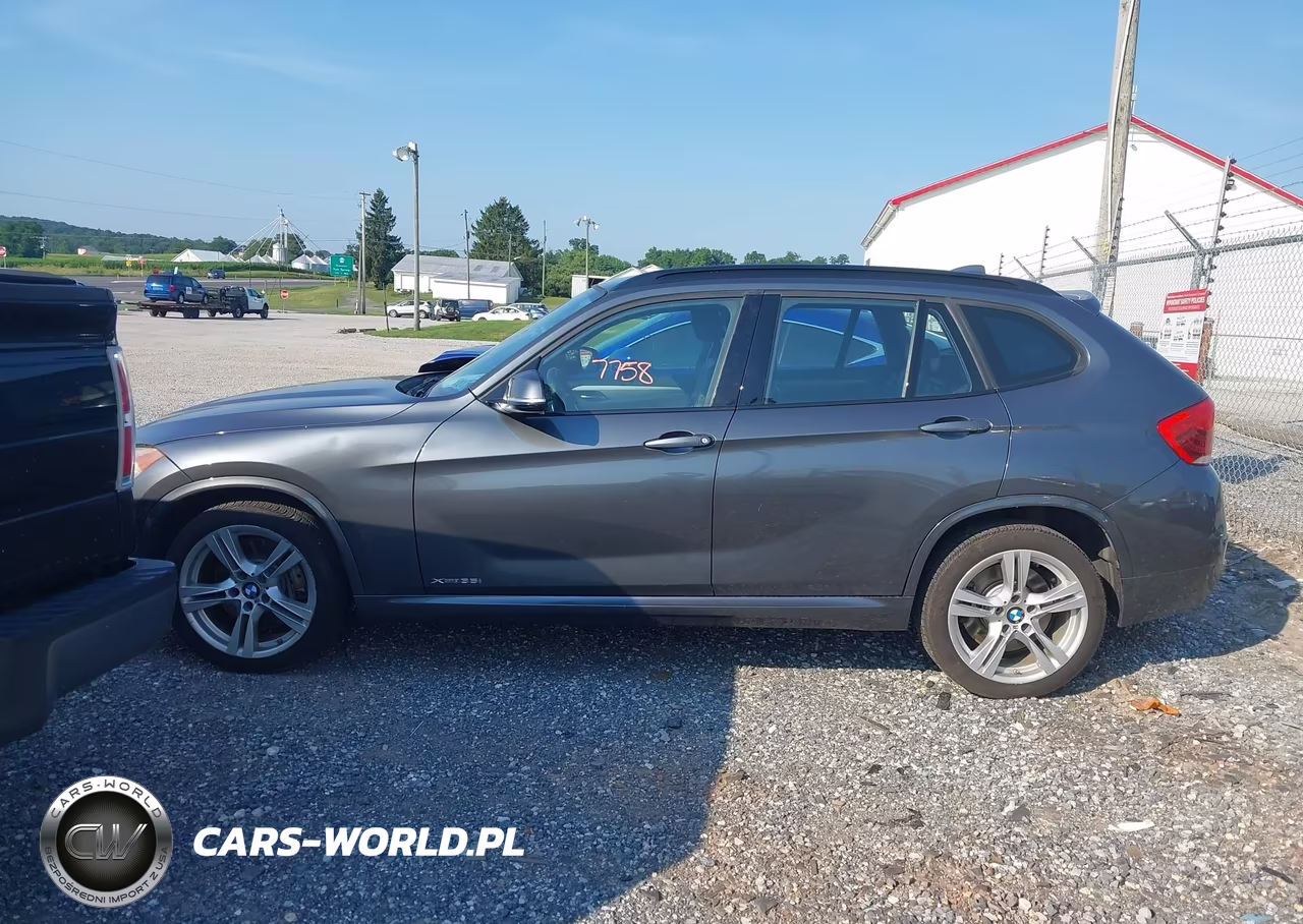 2015 BMW X1 xDrive35I VIN:WBAVM5C54FVV94339 - 14