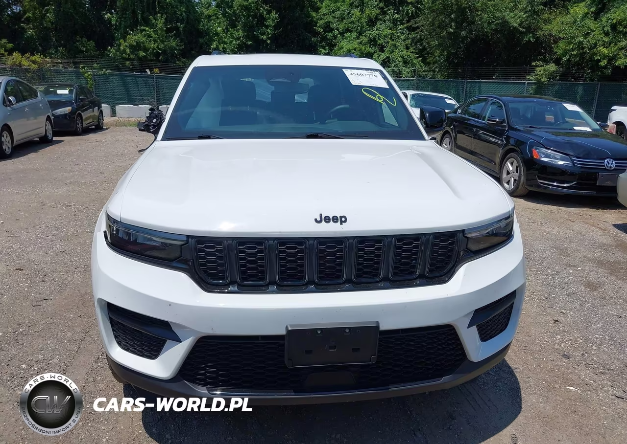 2023 Jeep Grand Cherokee Altitude 4X4 VIN:1C4RJHAG9PC530586 - 13