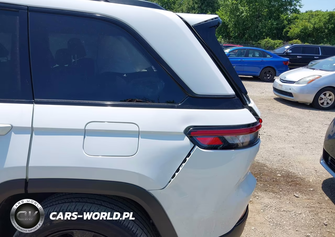 2023 Jeep Grand Cherokee Altitude 4X4 VIN:1C4RJHAG9PC530586 - 18