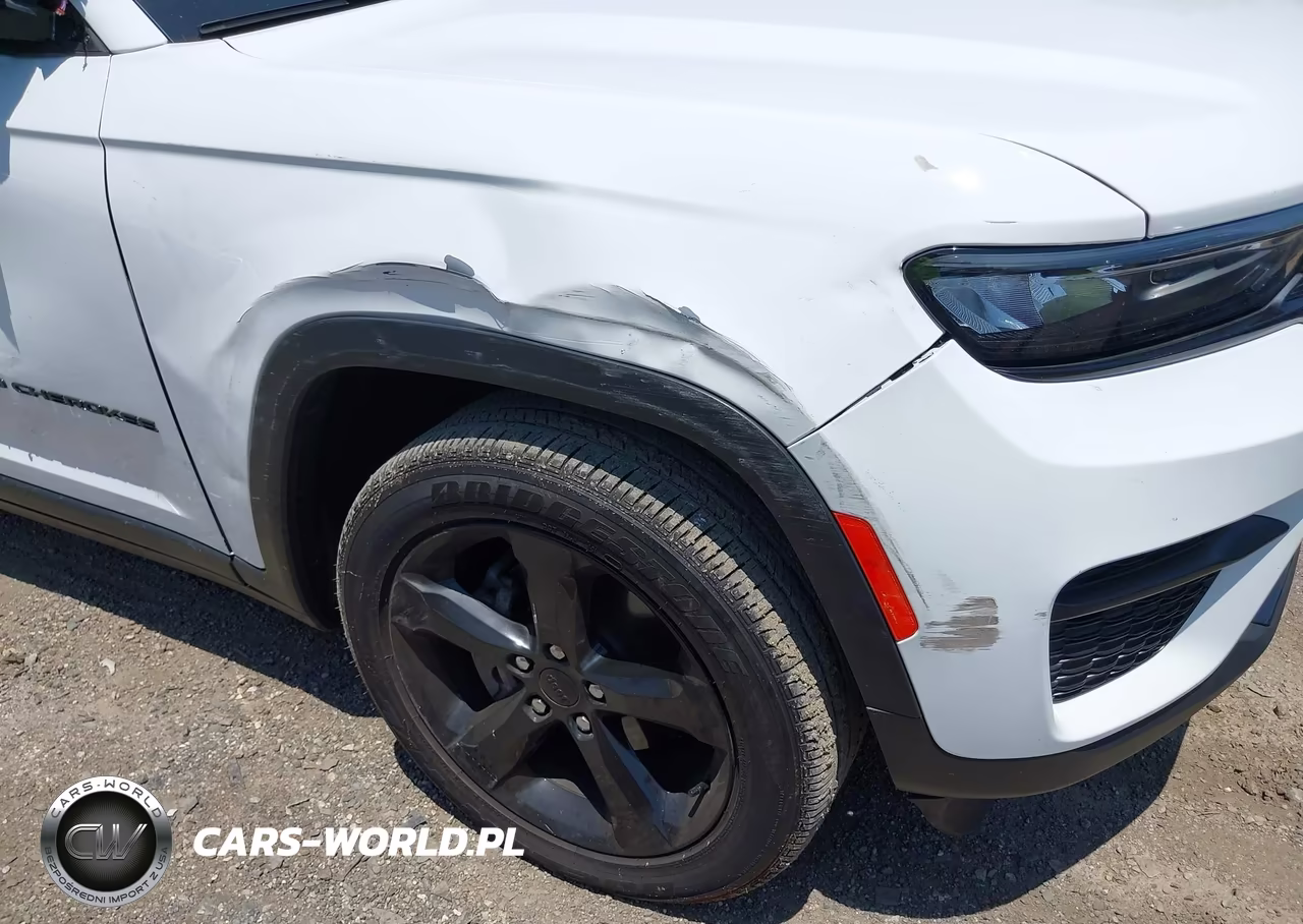 2023 Jeep Grand Cherokee Altitude 4X4 VIN:1C4RJHAG9PC530586 - 22