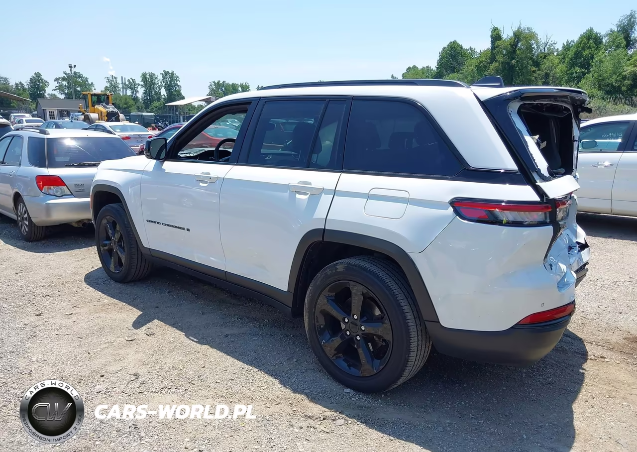 2023 Jeep Grand Cherokee Altitude 4X4 VIN:1C4RJHAG9PC530586 - 3