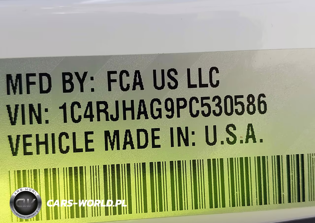 2023 Jeep Grand Cherokee Altitude 4X4 VIN:1C4RJHAG9PC530586 - 9