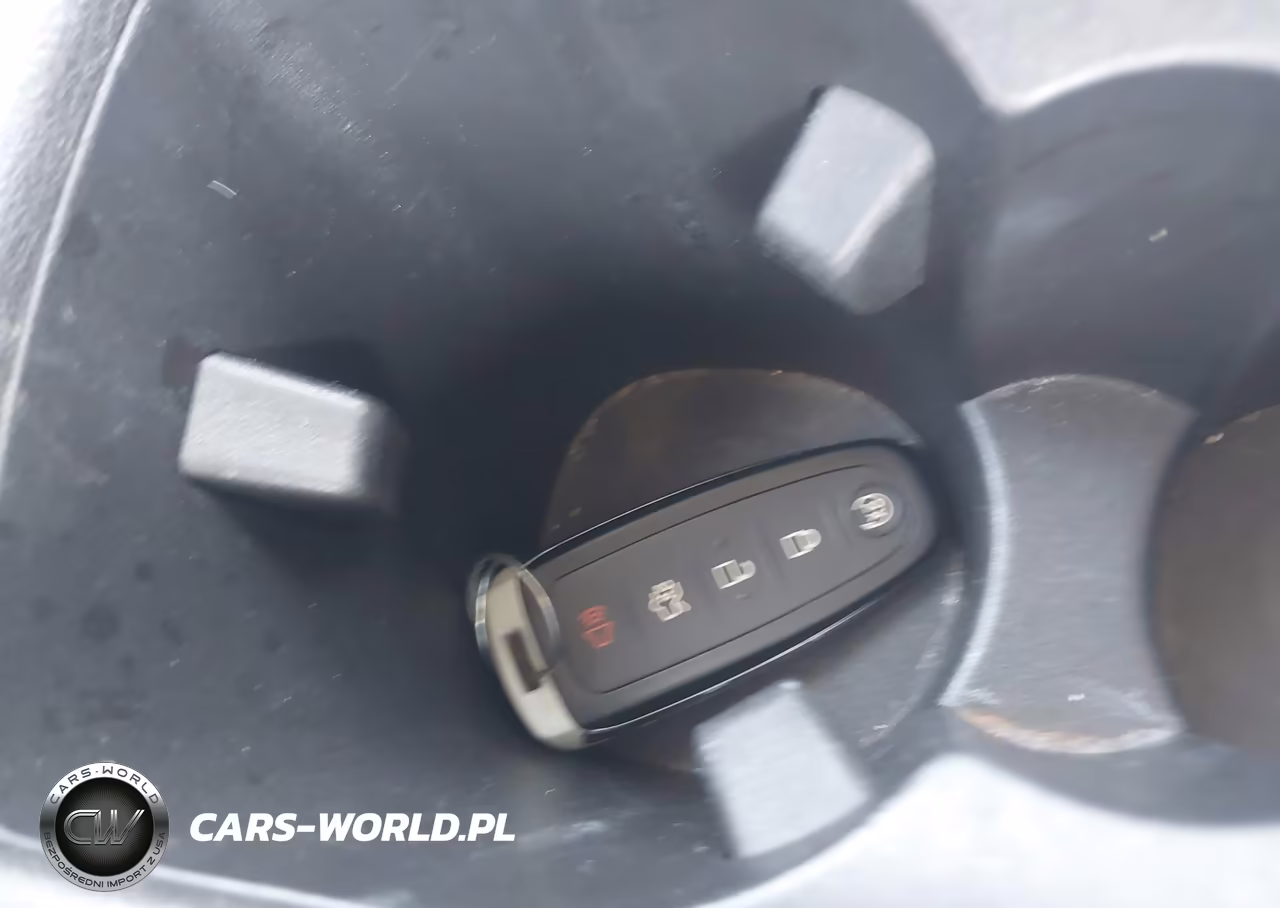 2018 Ford Focus Titanium VIN:1FADP3J27JL281007 - 11