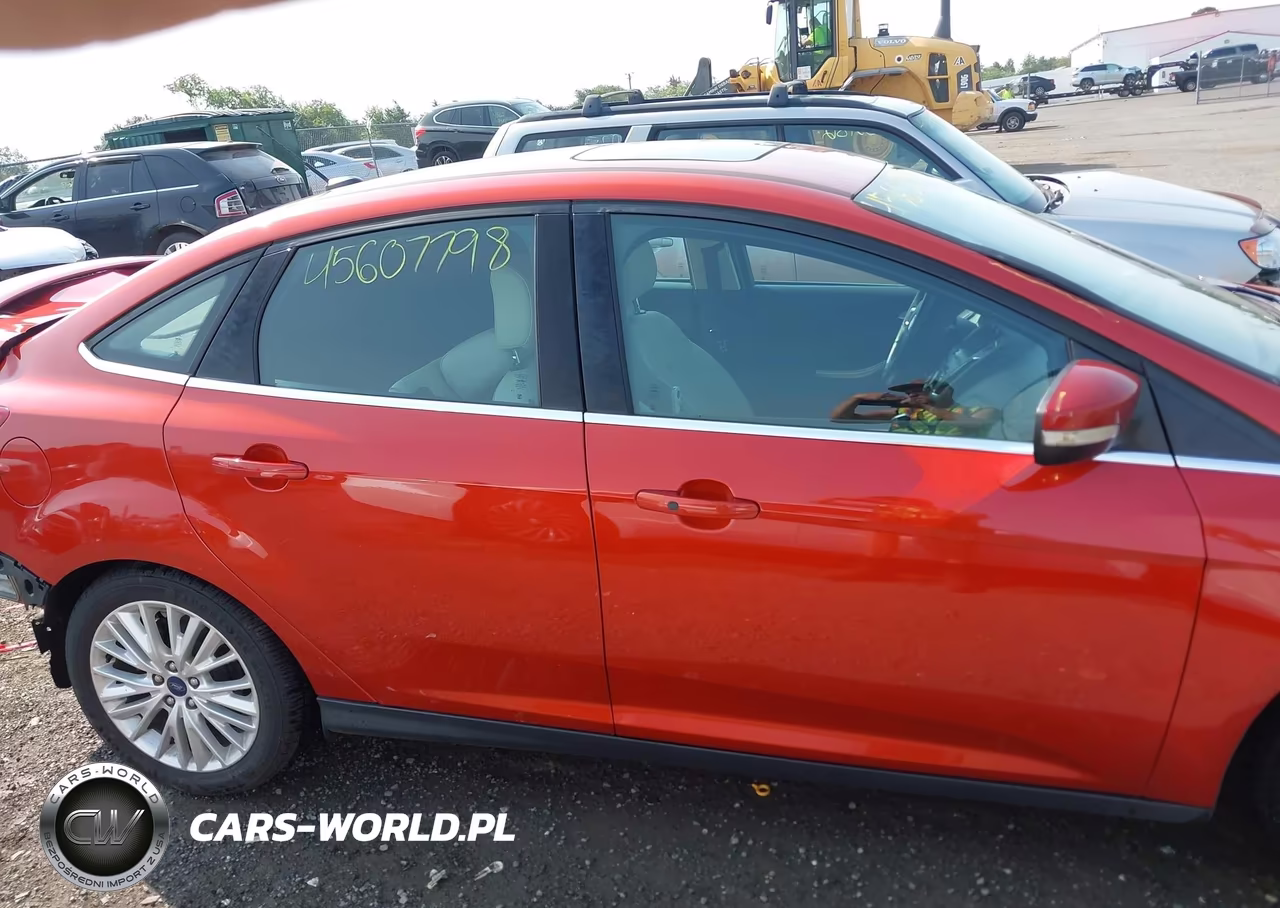2018 Ford Focus Titanium VIN:1FADP3J27JL281007 - 14
