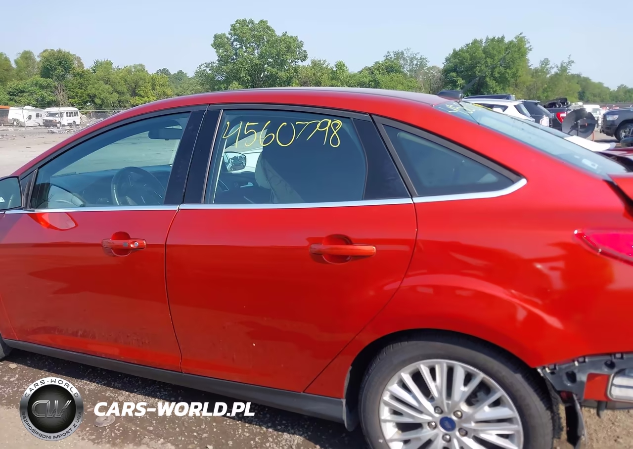 2018 Ford Focus Titanium VIN:1FADP3J27JL281007 - 15