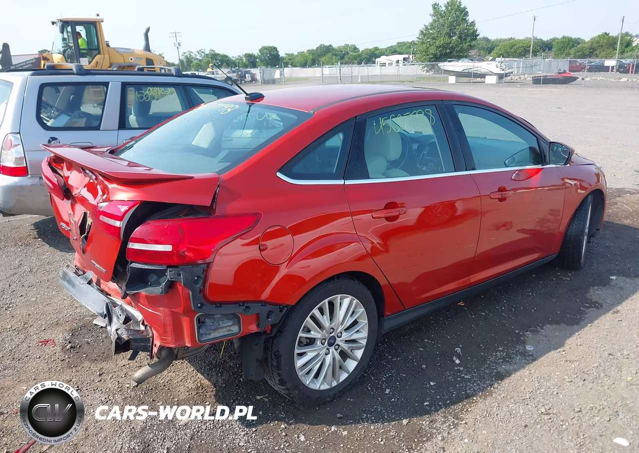 2018 Ford Focus Titanium VIN:1FADP3J27JL281007 - 4