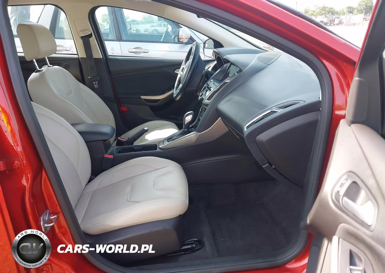 2018 Ford Focus Titanium VIN:1FADP3J27JL281007 - 5