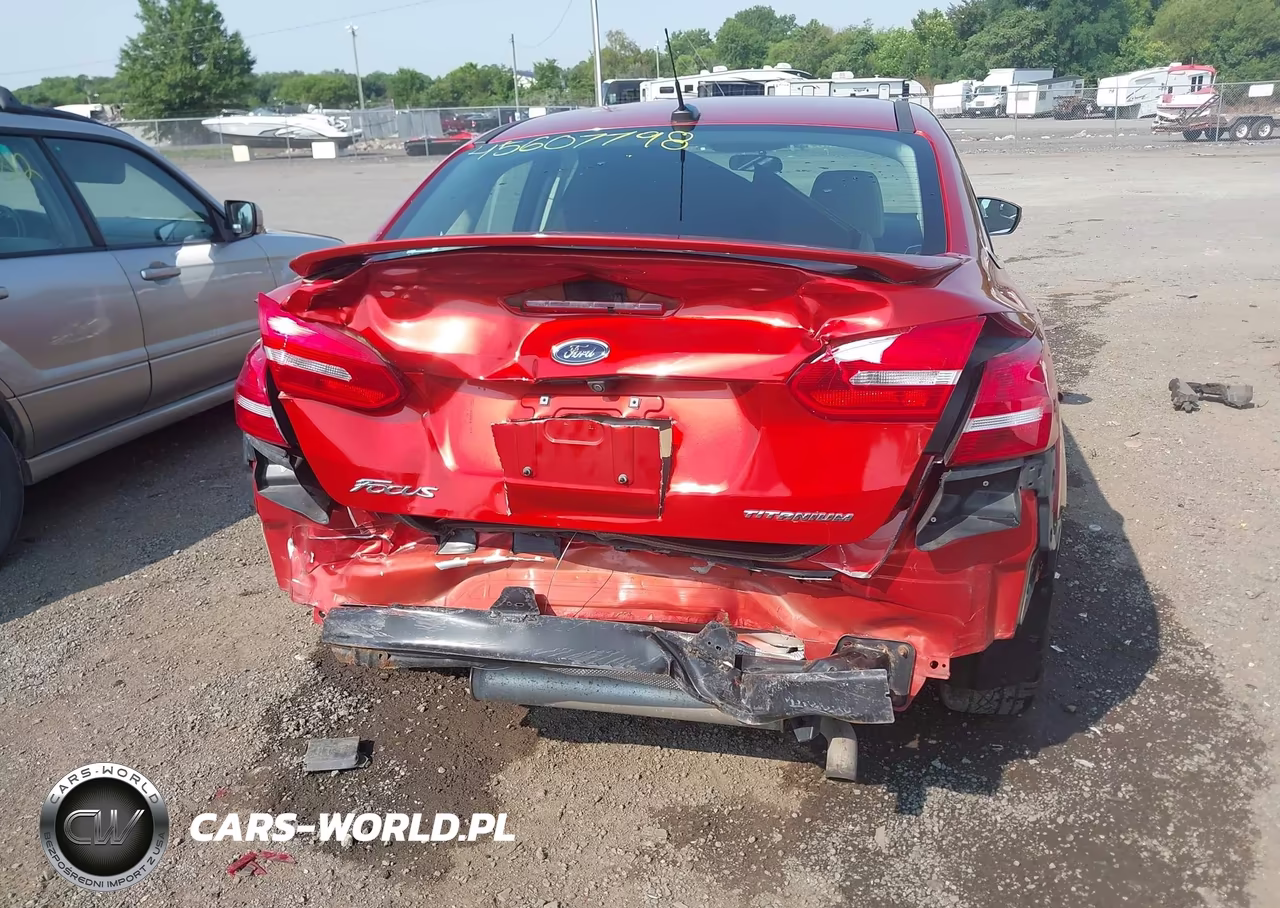 2018 Ford Focus Titanium VIN:1FADP3J27JL281007 - 6