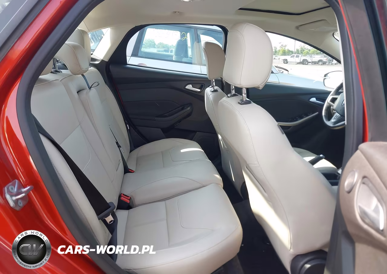 2018 Ford Focus Titanium VIN:1FADP3J27JL281007 - 8