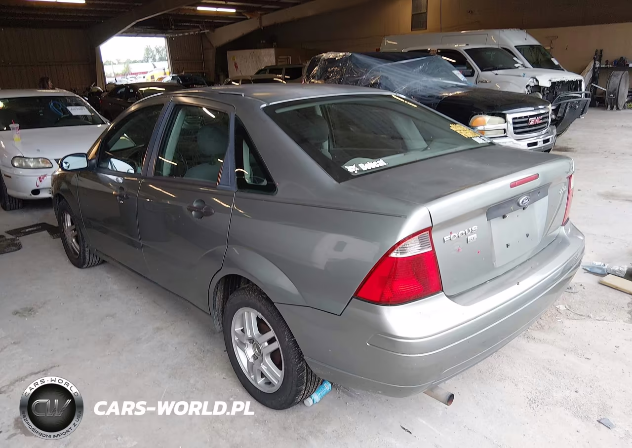 2005 Ford Focus Zx4 VIN:1FAFP34N95W315984 - 3