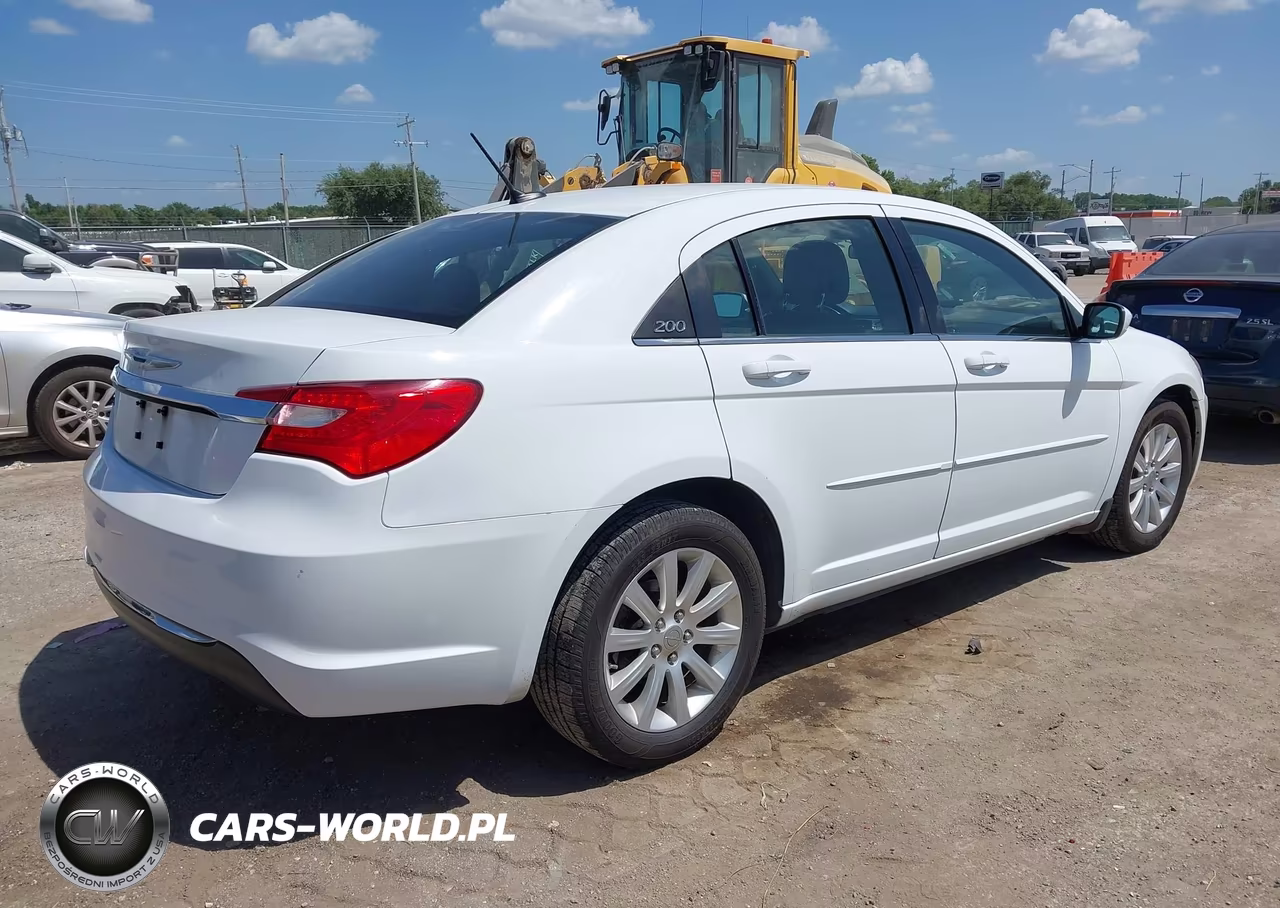2011 Chrysler 200 Touring VIN:1C3BC1FGXBN553193 - 4