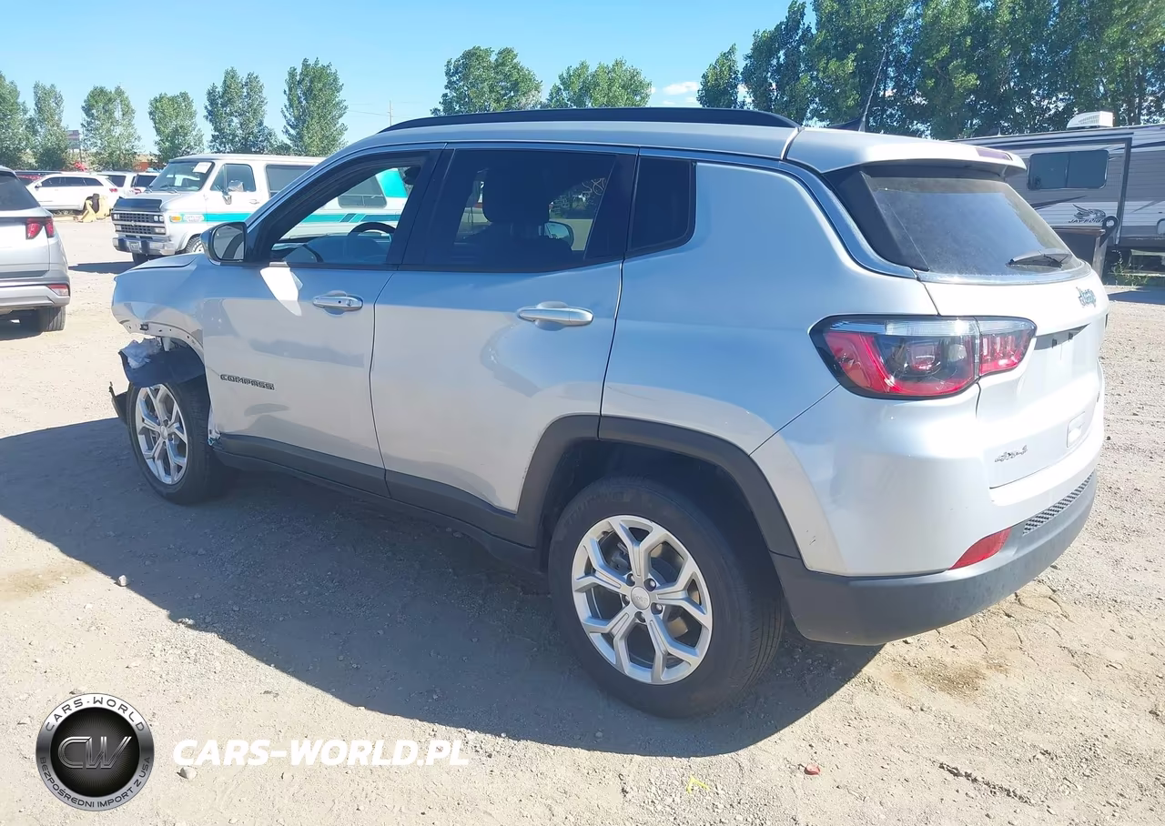 2024 Jeep Compass Latitude 4X4 VIN:3C4NJDBN2RT110342 - 3