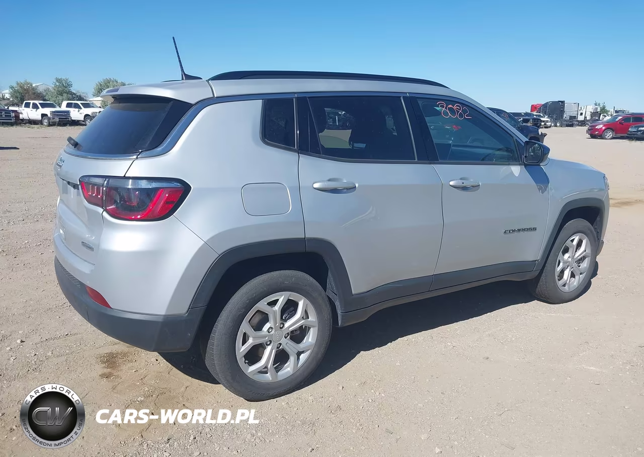 2024 Jeep Compass Latitude 4X4 VIN:3C4NJDBN2RT110342 - 4