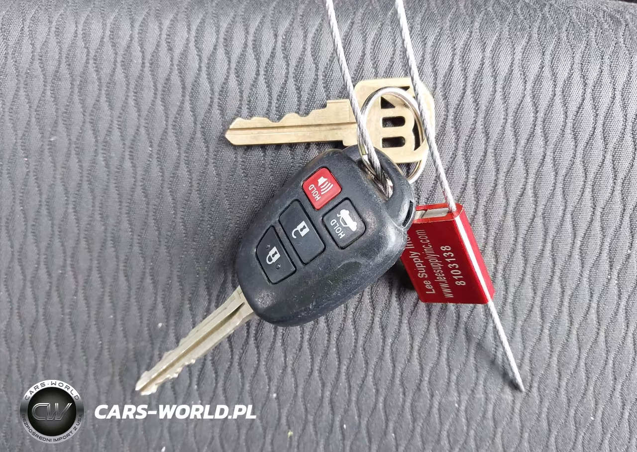 2018 Toyota Corolla Le VIN:5YFBURHEXJP769582 - 11