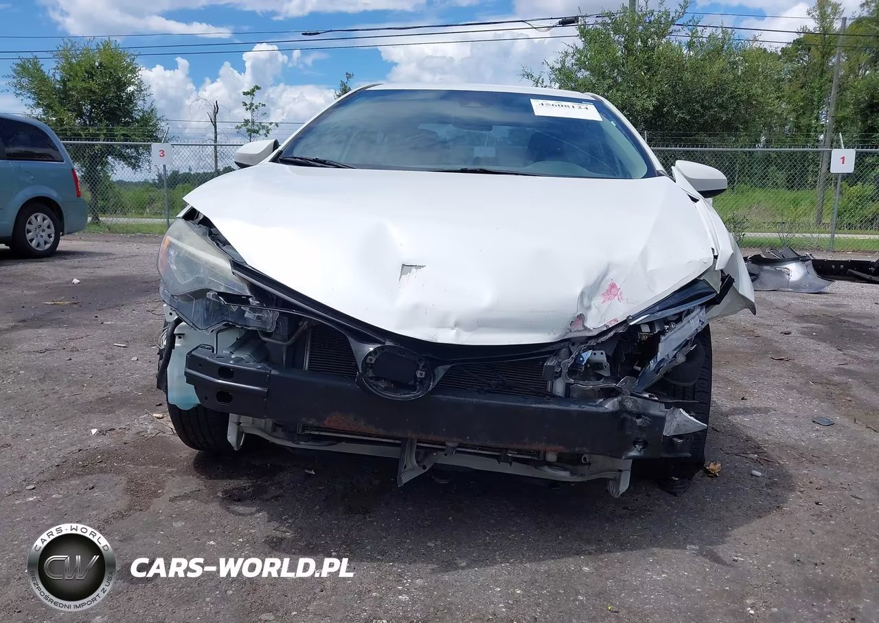 2018 Toyota Corolla Le VIN:5YFBURHEXJP769582 - 13