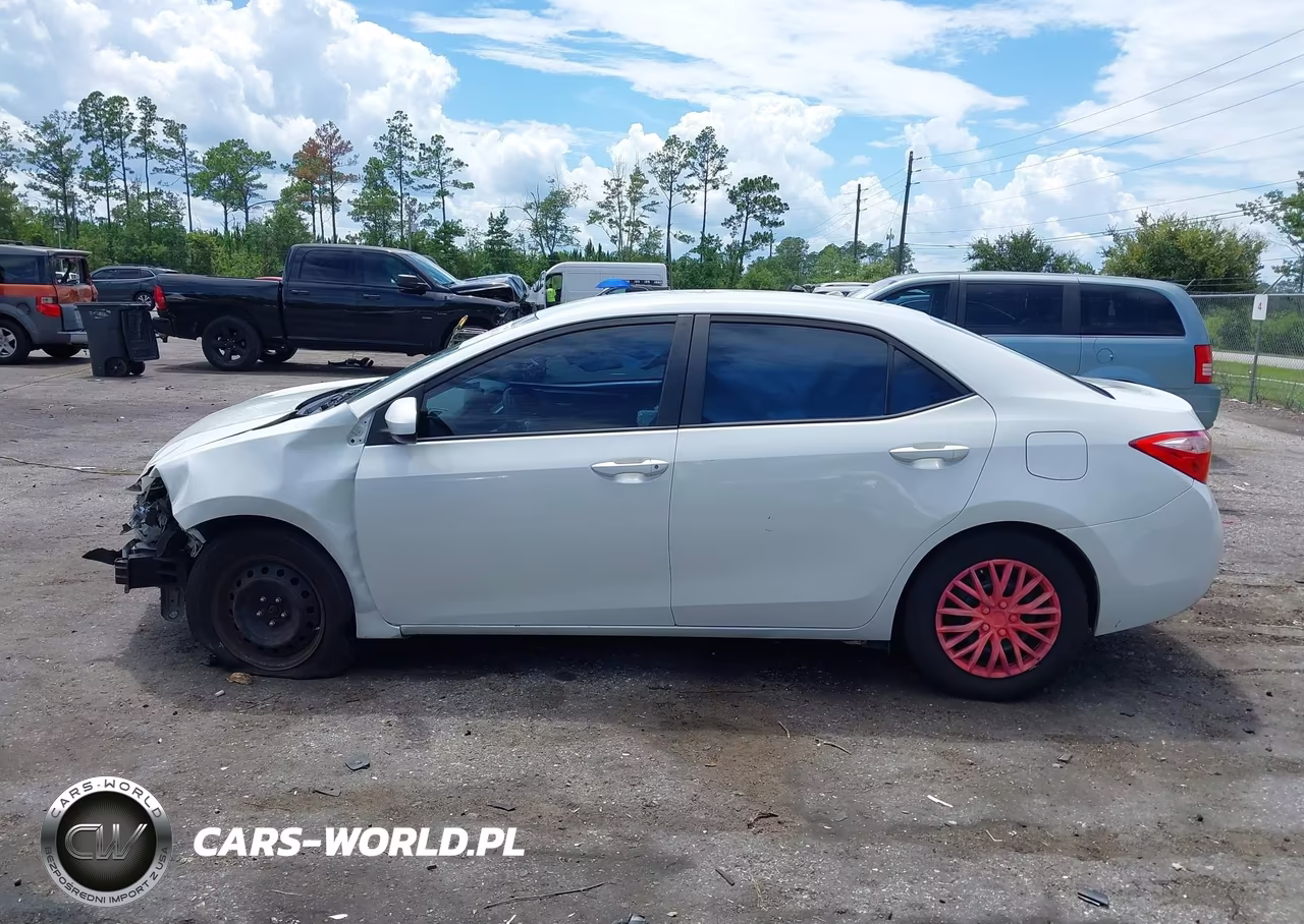 2018 Toyota Corolla Le VIN:5YFBURHEXJP769582 - 15