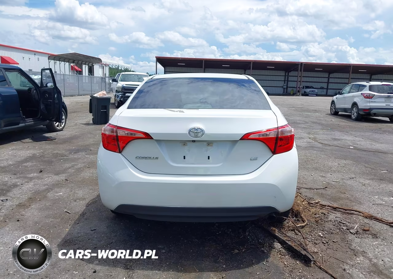 2018 Toyota Corolla Le VIN:5YFBURHEXJP769582 - 17