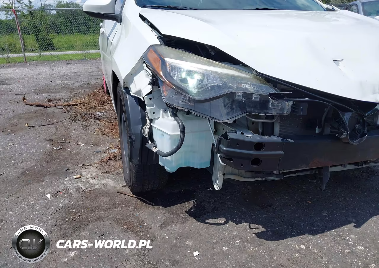 2018 Toyota Corolla Le VIN:5YFBURHEXJP769582 - 6