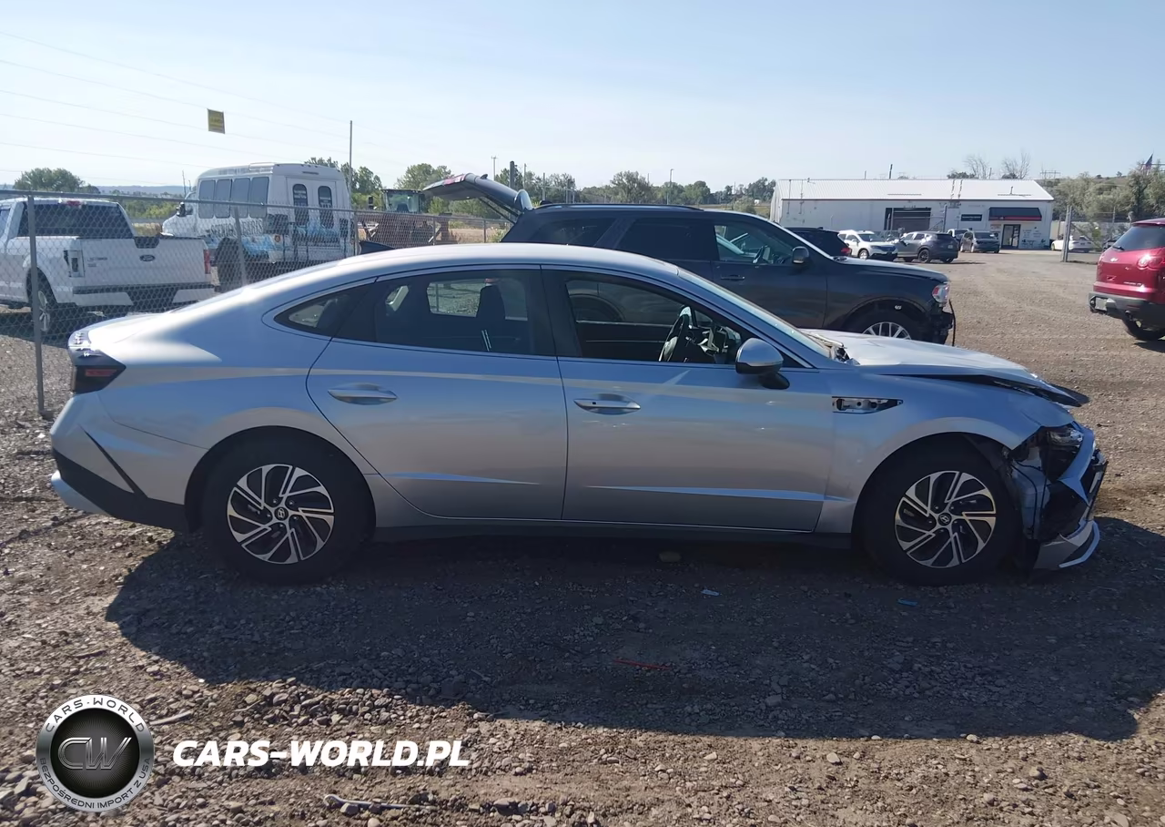 2026 Hyundai Sonata Hybrid Blue VIN:KMHL24JJ6TA168435 - 13