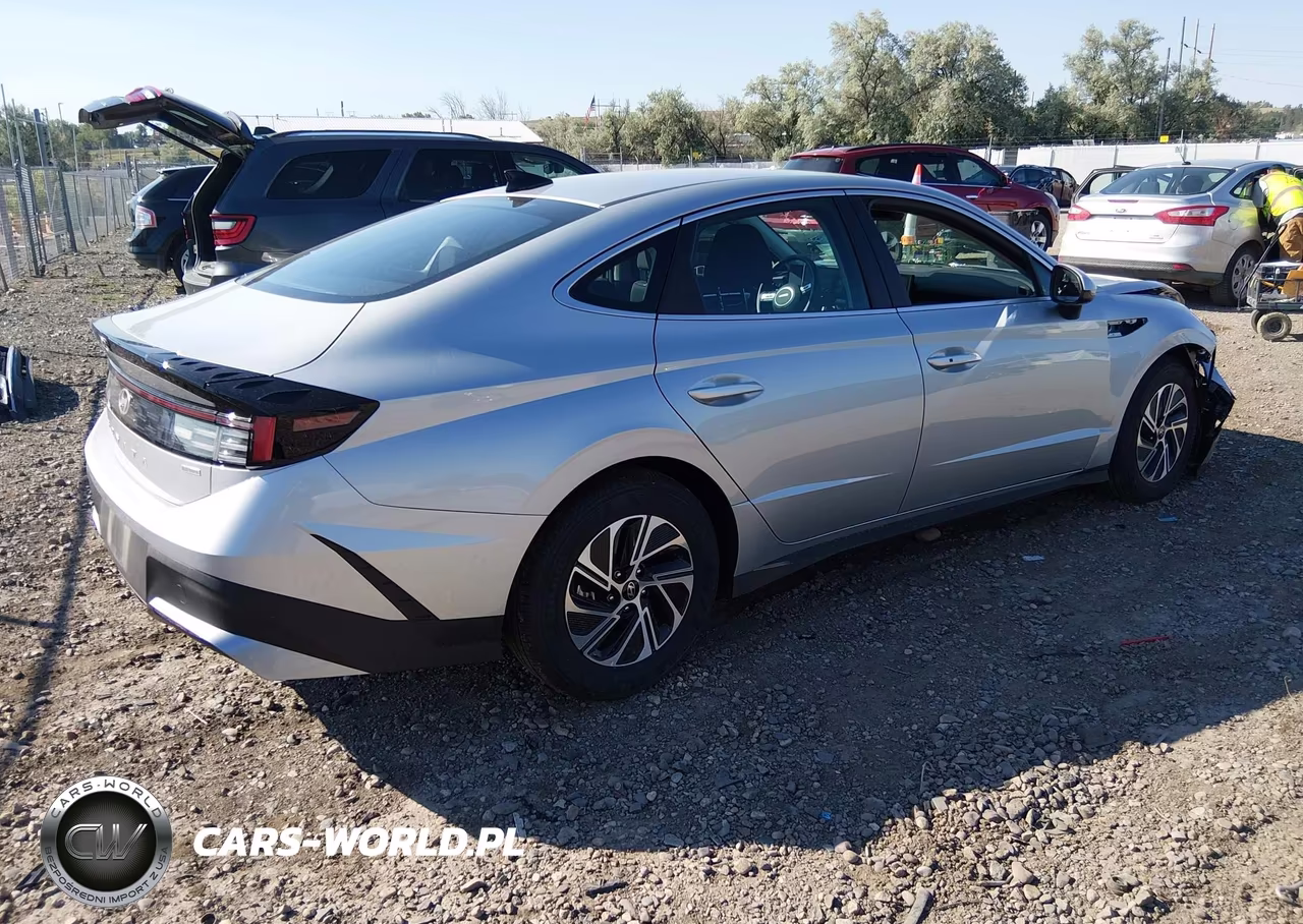 2026 Hyundai Sonata Hybrid Blue VIN:KMHL24JJ6TA168435 - 4